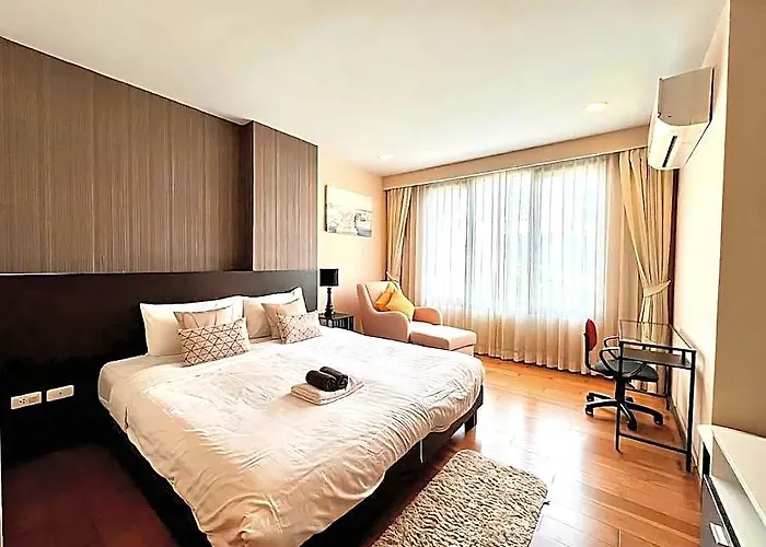 Mahanakhorn Travel Hotel